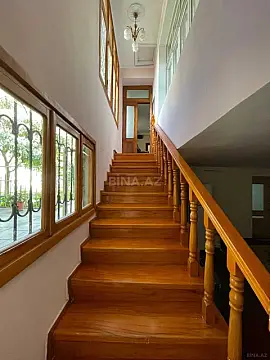 Satılır 9 otaqlı həyət evi 250 m²