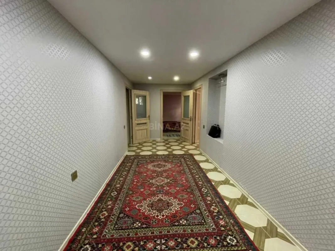 Satılır 9 otaqlı həyət evi 250 m²