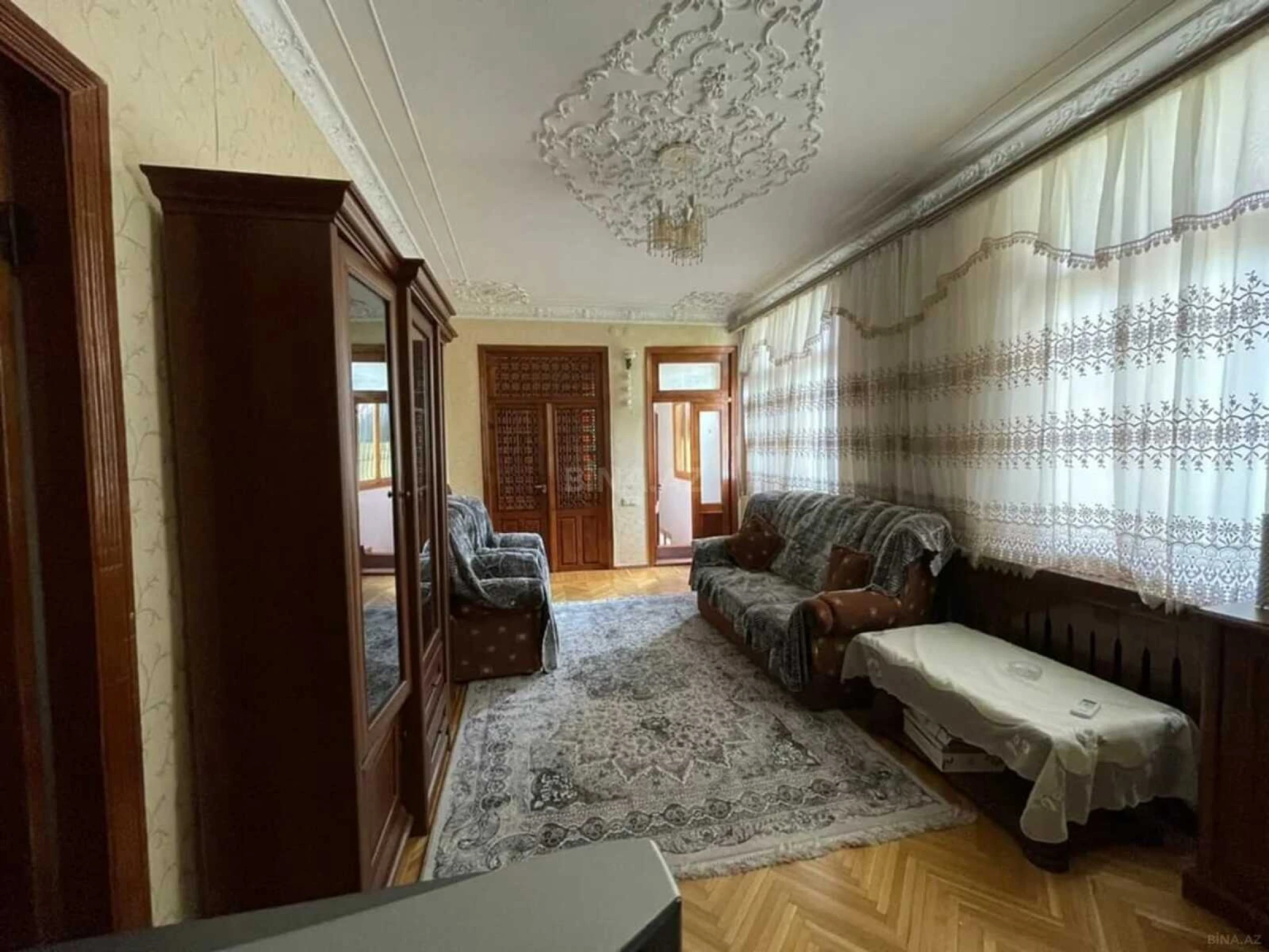 Satılır 9 otaqlı həyət evi 250 m²