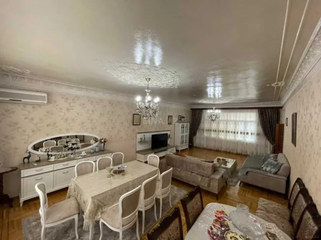 Satılır 9 otaqlı həyət evi 250 m²
