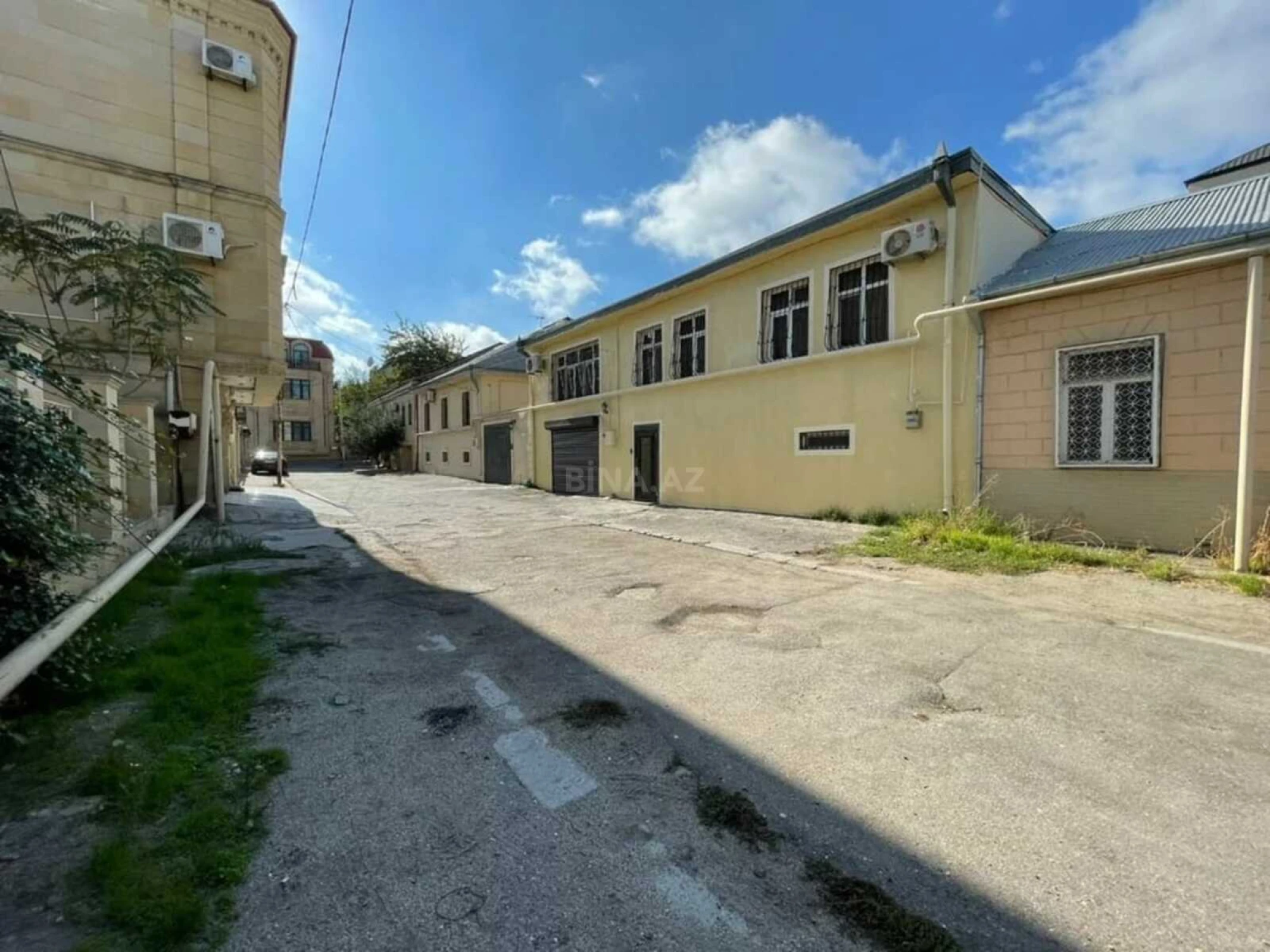 Satılır 9 otaqlı həyət evi 250 m²