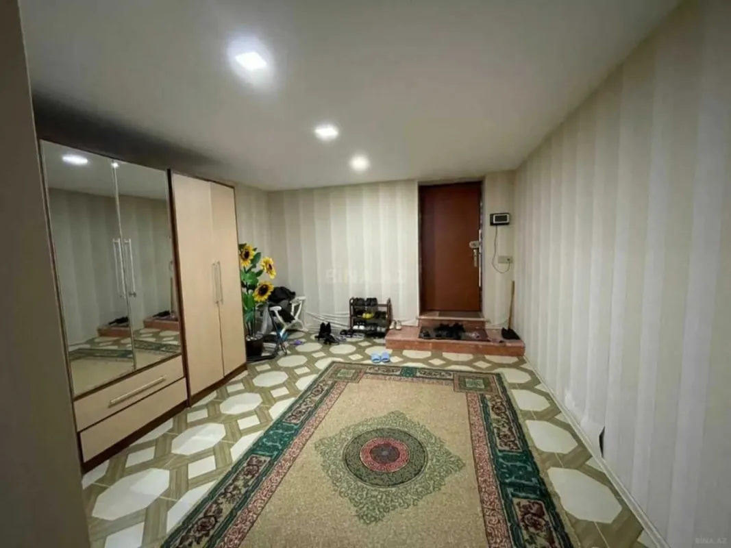 Satılır 9 otaqlı həyət evi 250 m²