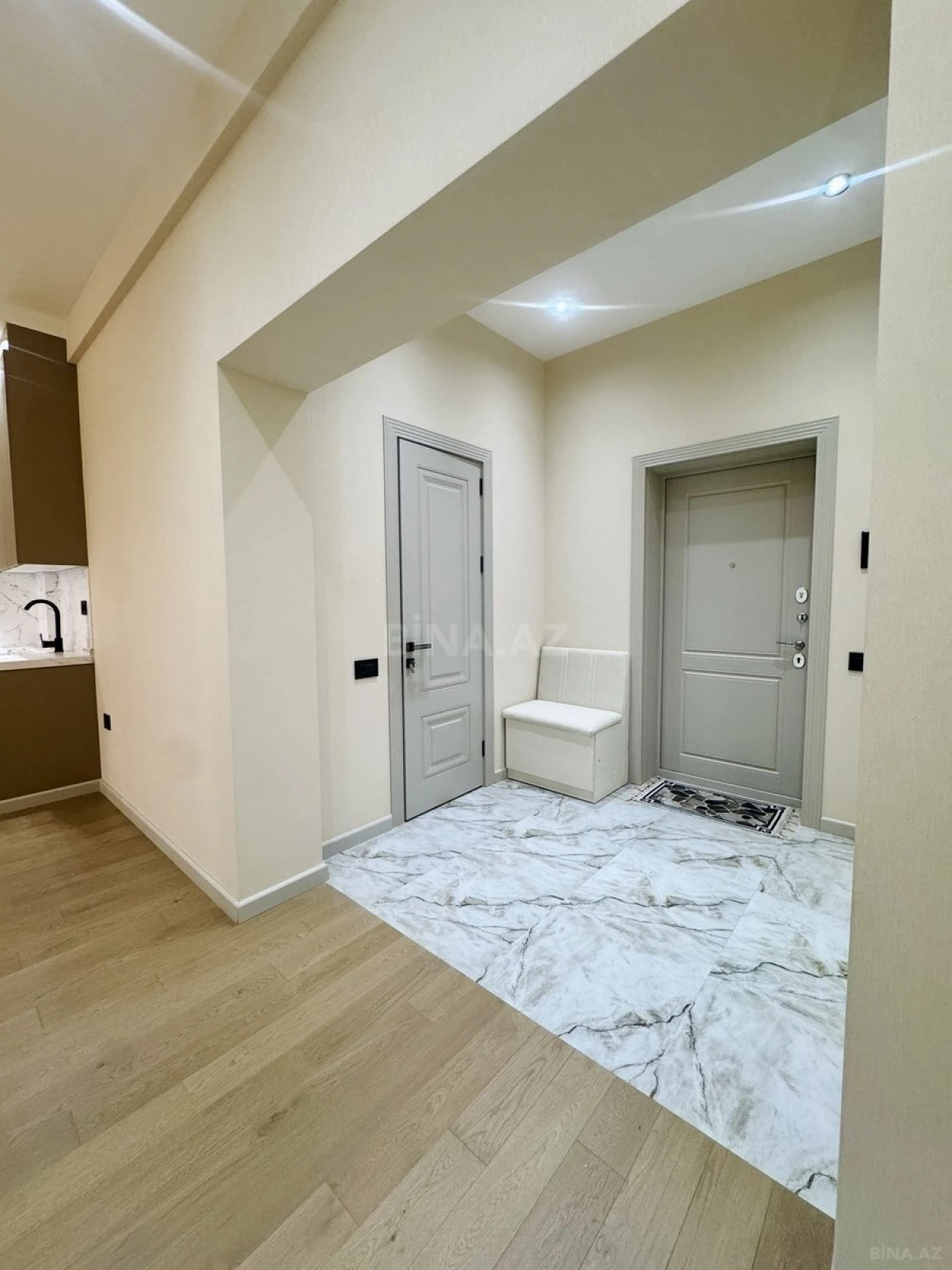Satılır 2 otaqlı mənzil 68 m²