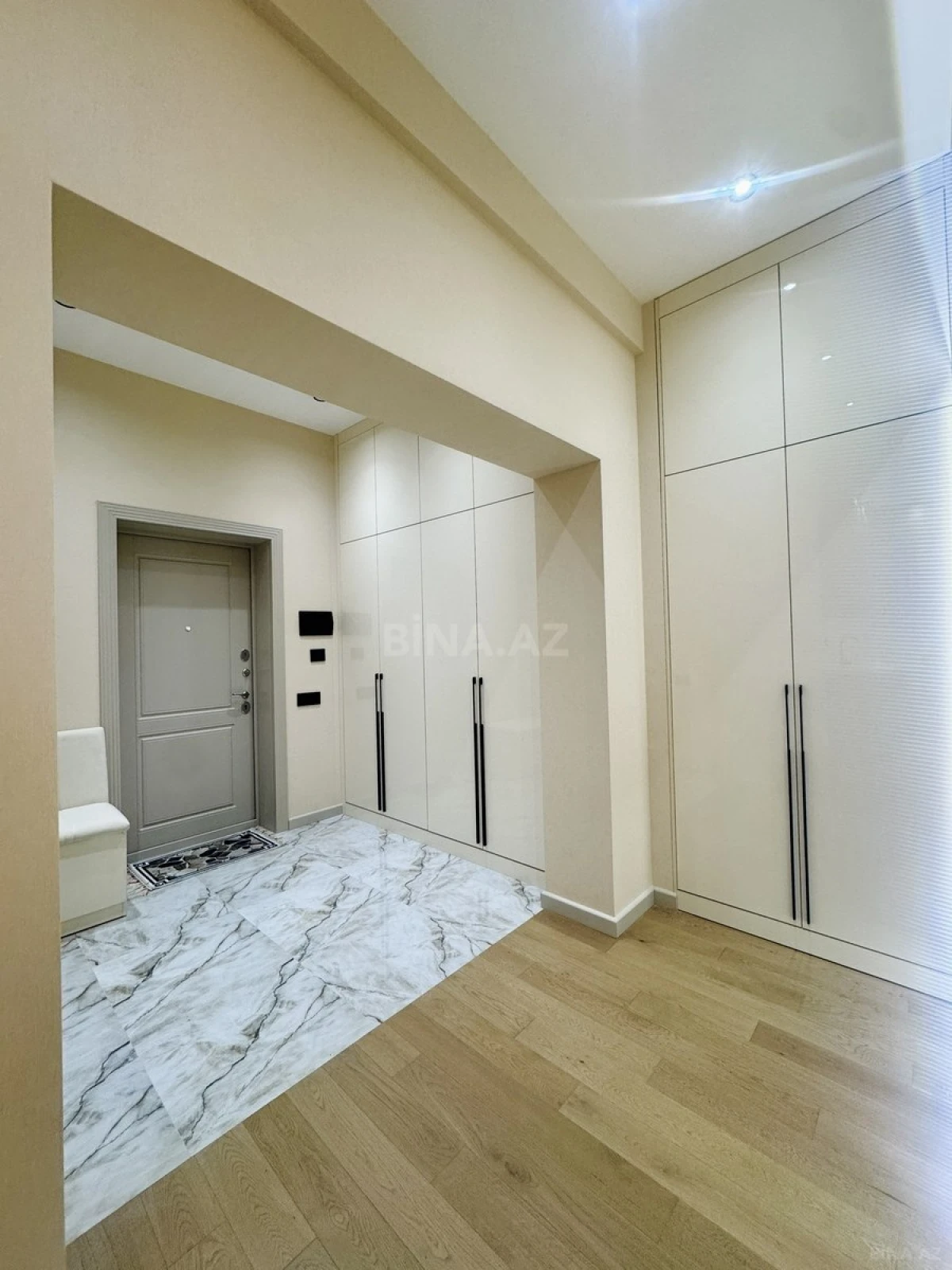 Satılır 2 otaqlı mənzil 68 m²
