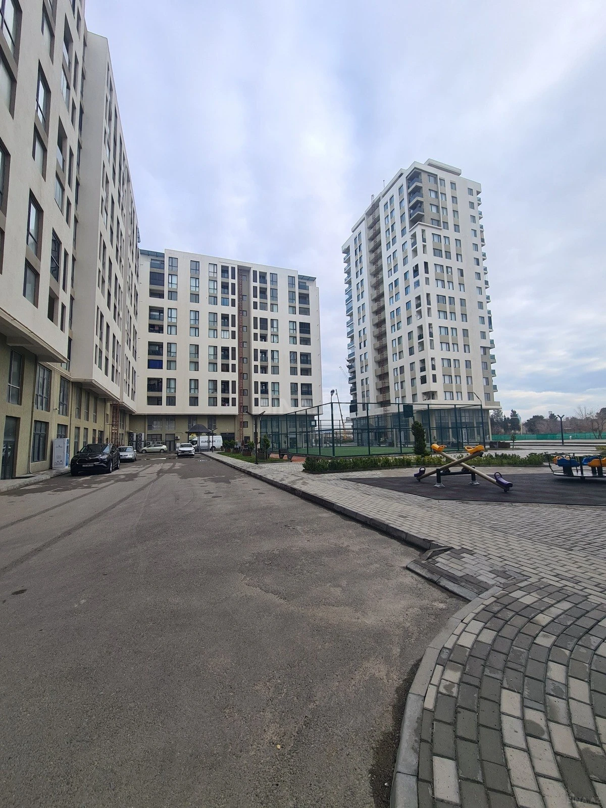 Satılır 2 otaqlı mənzil 82.1 m²