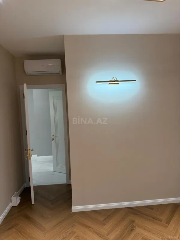 Satılır 3 otaqlı mənzil 110 m²