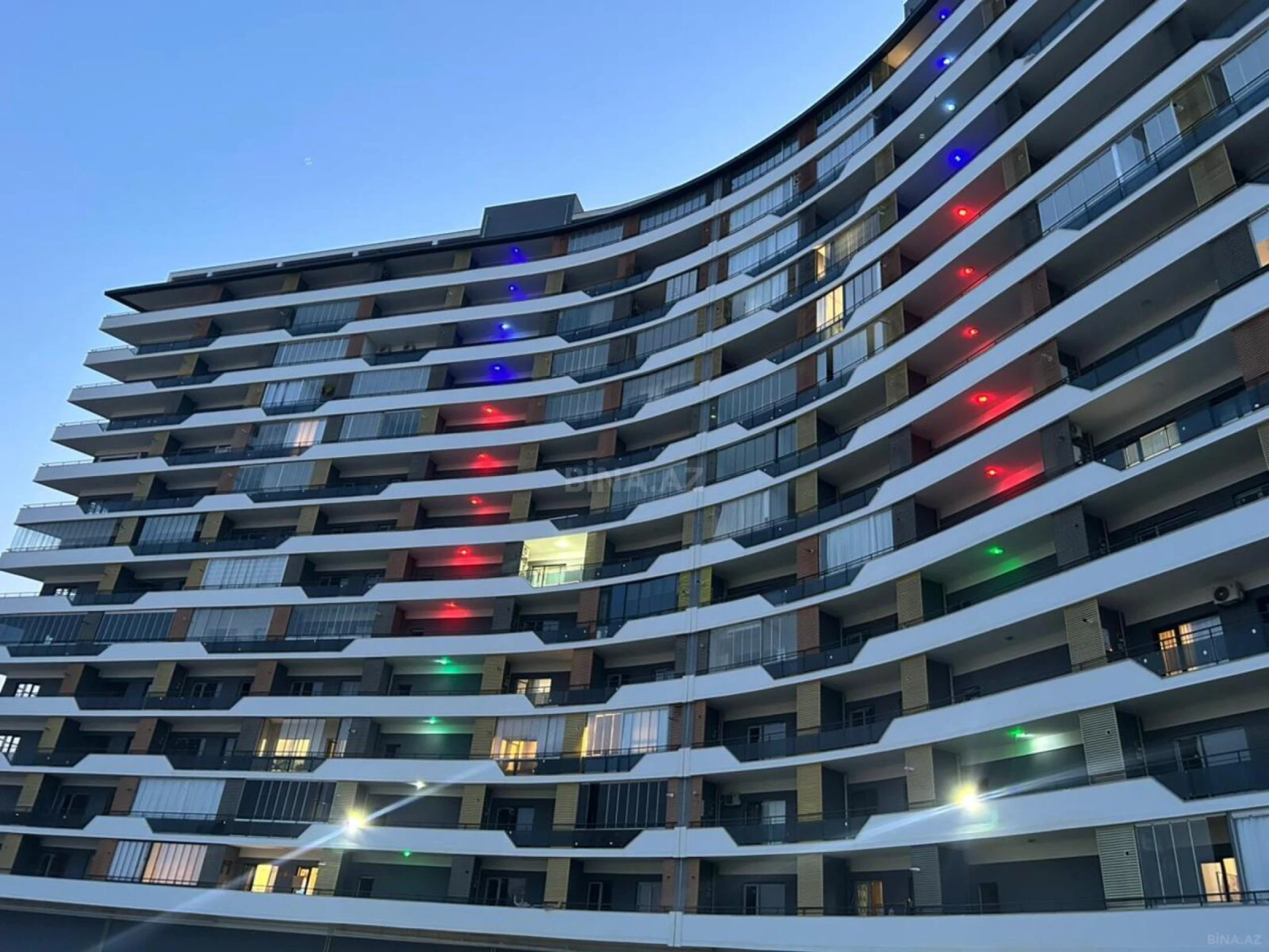 Satılır 2 otaqlı mənzil 73 m²