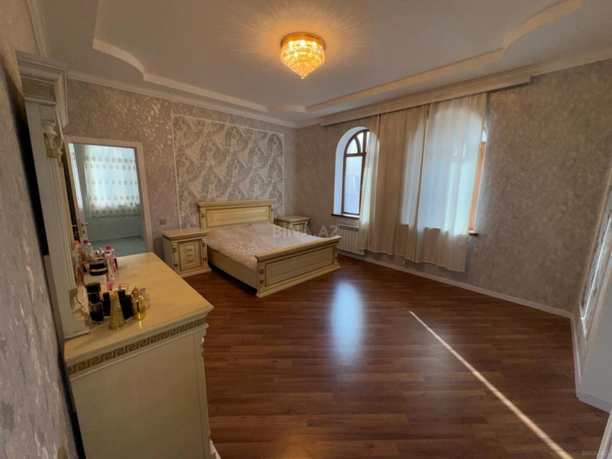 Satılır 4 otaqlı həyət evi 256 m²
