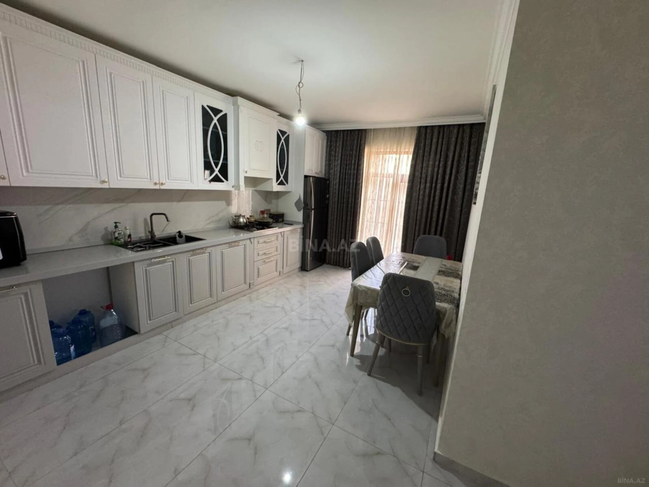 Satılır 4 otaqlı həyət evi 256 m²