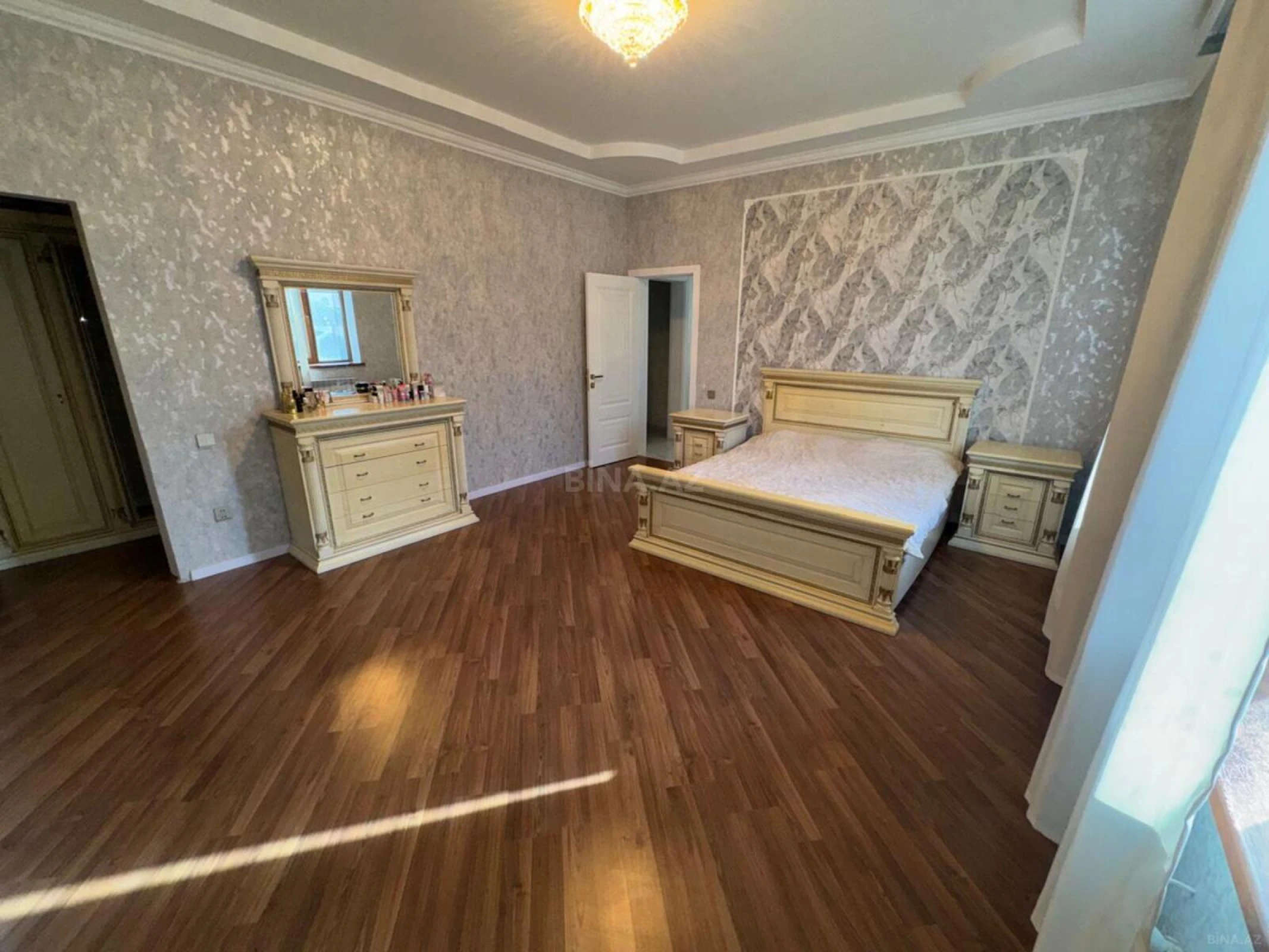 Satılır 4 otaqlı həyət evi 256 m²
