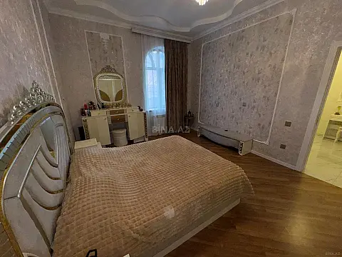 Satılır 4 otaqlı həyət evi 256 m²