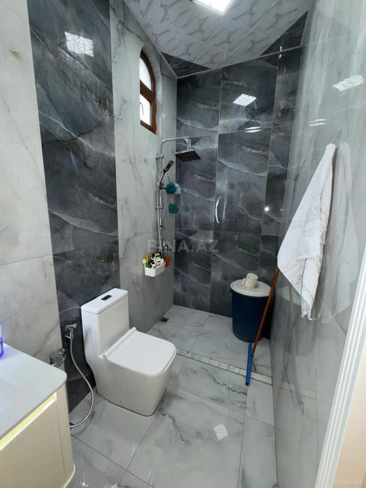 Satılır 4 otaqlı həyət evi 256 m²