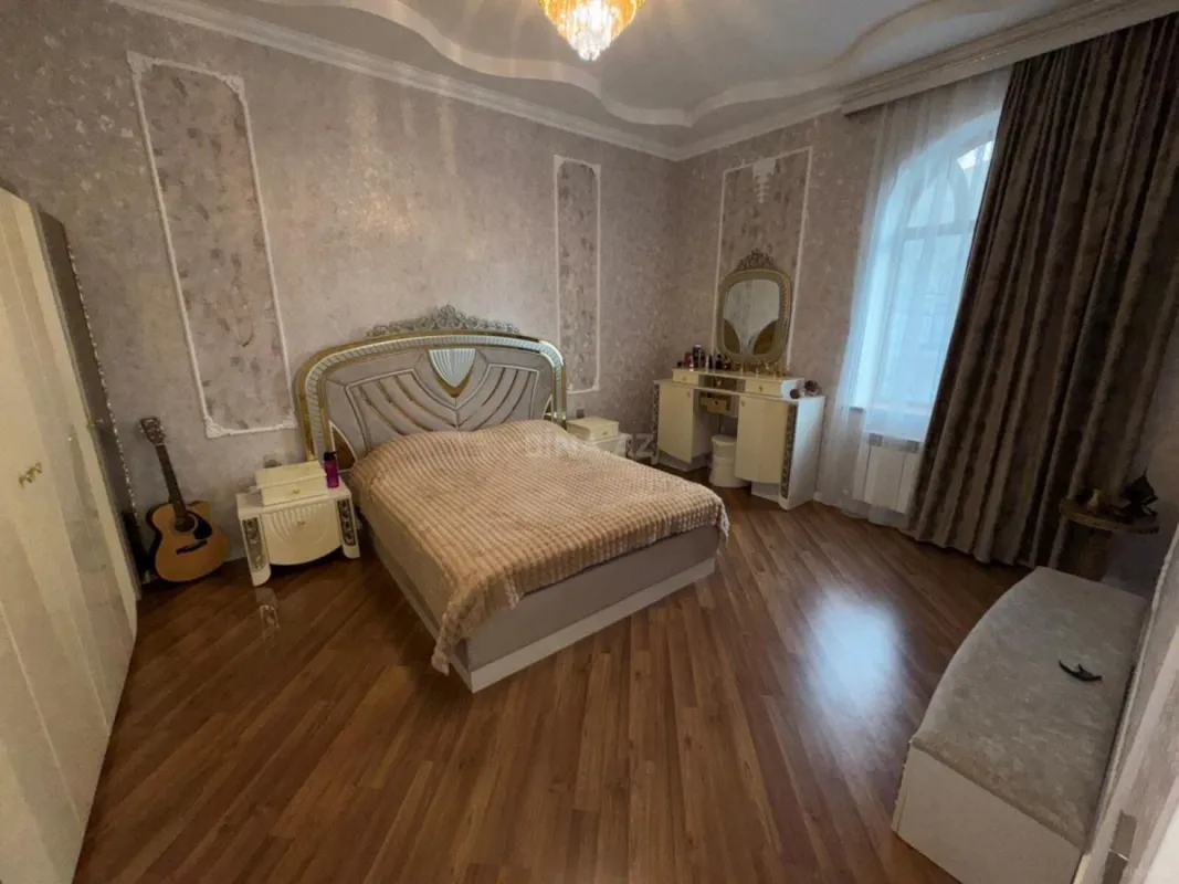 Satılır 4 otaqlı həyət evi 256 m²