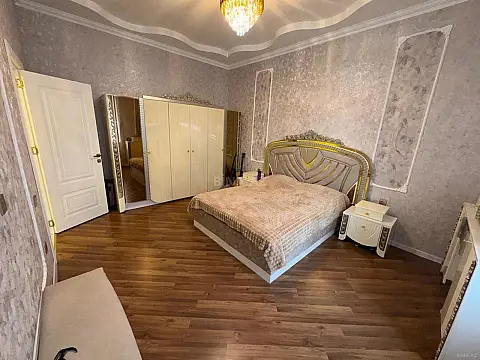Satılır 4 otaqlı həyət evi 256 m²