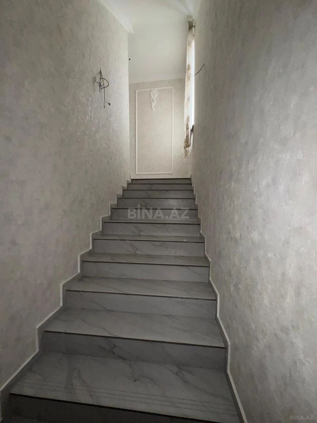 Satılır 4 otaqlı həyət evi 256 m²