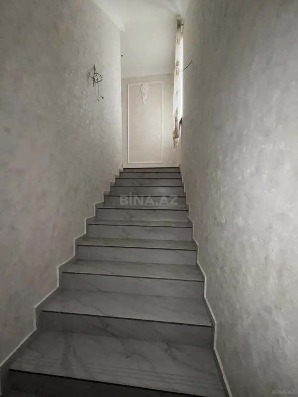 Satılır 4 otaqlı həyət evi 256 m²