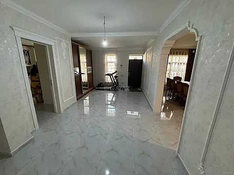 Satılır 4 otaqlı həyət evi 256 m²