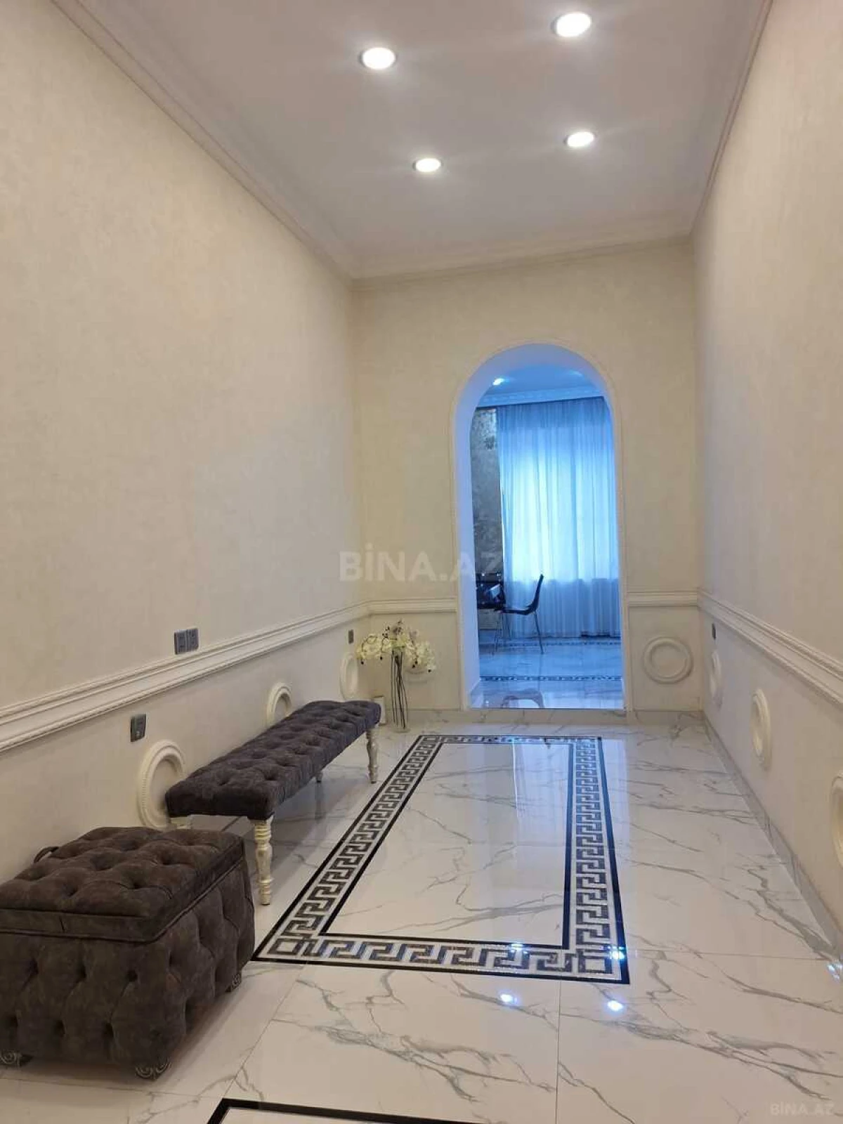 Satılır 4 otaqlı mənzil 120 m²