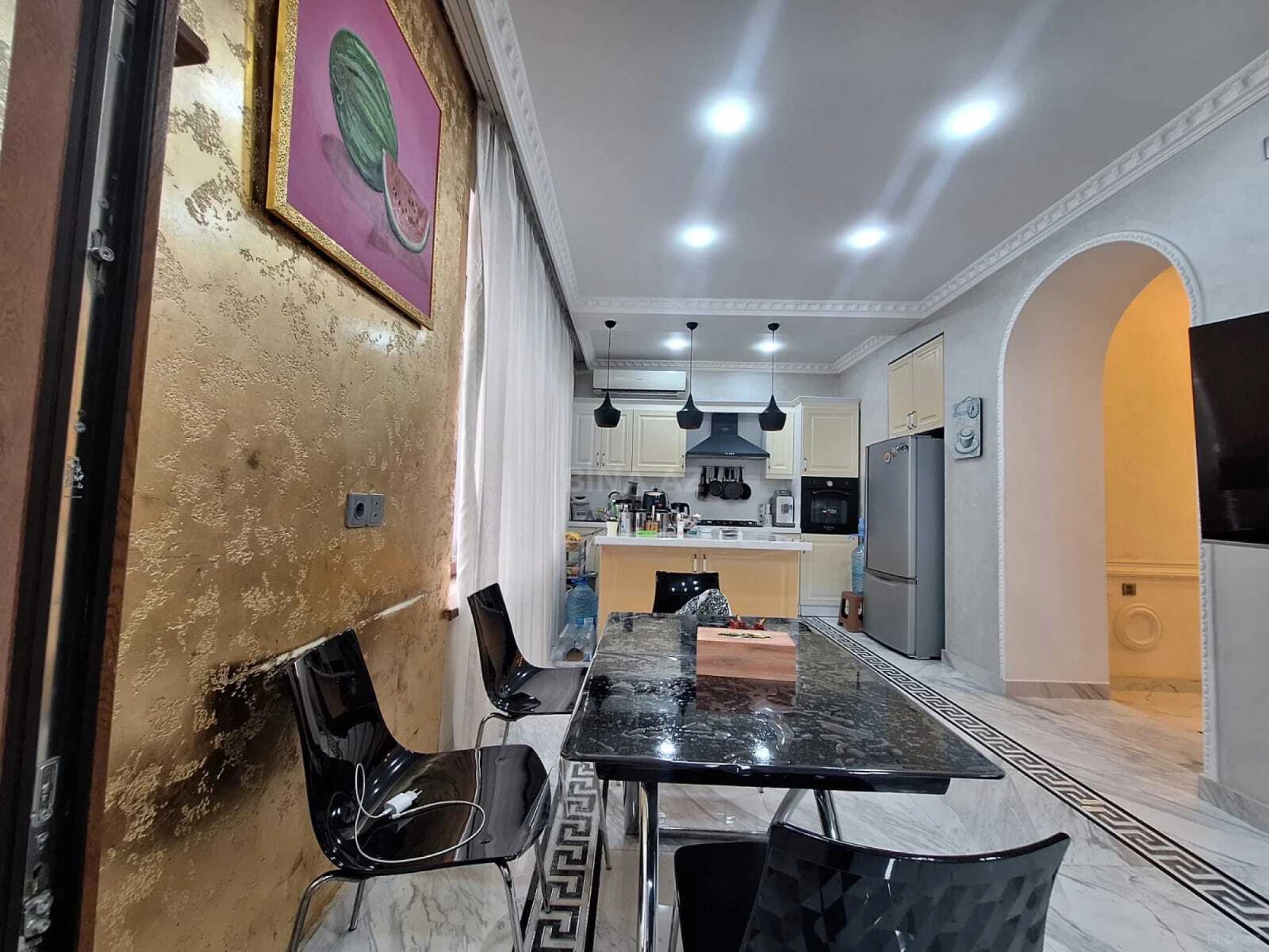 Satılır 4 otaqlı mənzil 120 m²