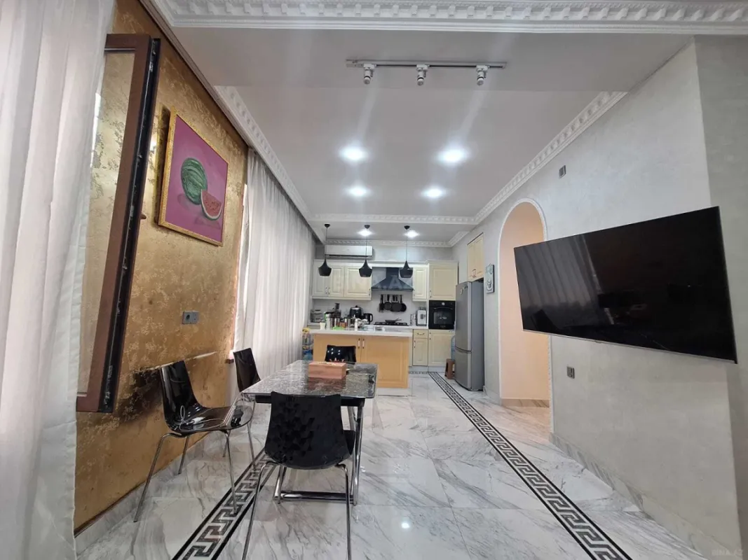 Satılır 4 otaqlı mənzil 120 m²