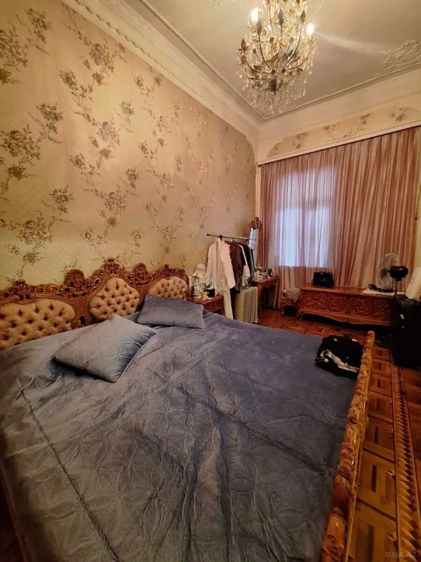 Satılır 4 otaqlı mənzil 120 m²