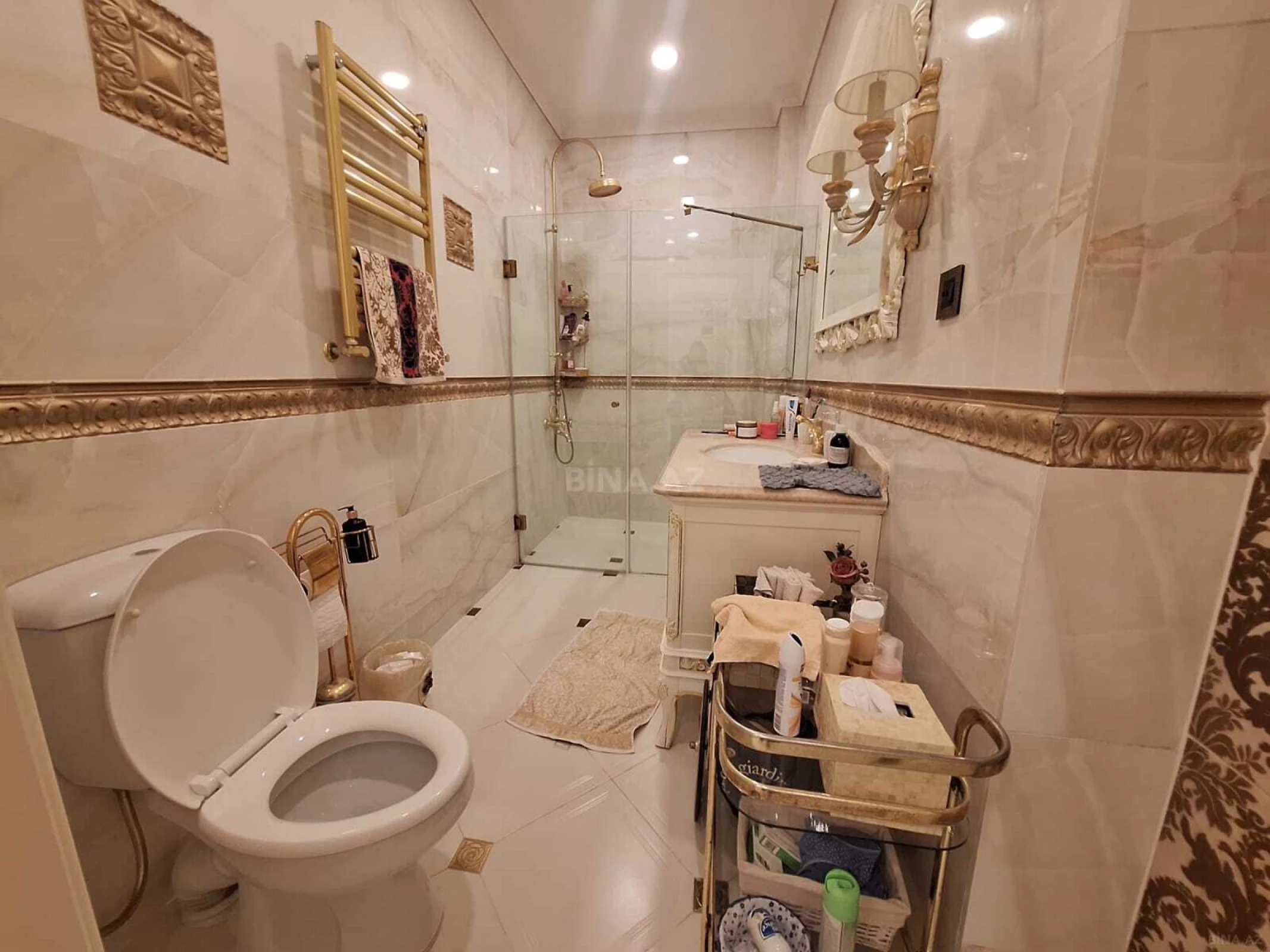 Satılır 4 otaqlı mənzil 120 m²