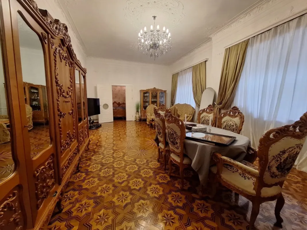 Satılır 4 otaqlı mənzil 120 m²