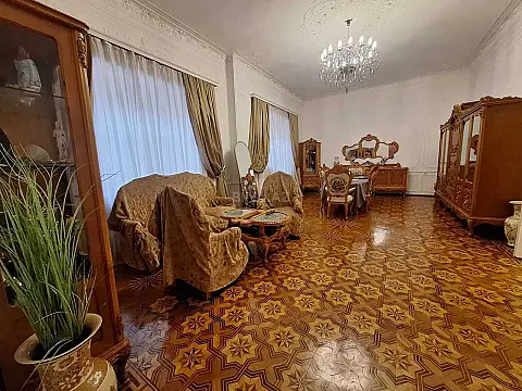 Satılır 4 otaqlı mənzil 120 m²