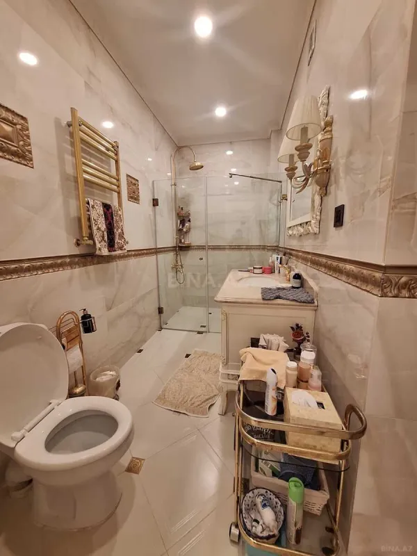 Satılır 4 otaqlı mənzil 120 m²