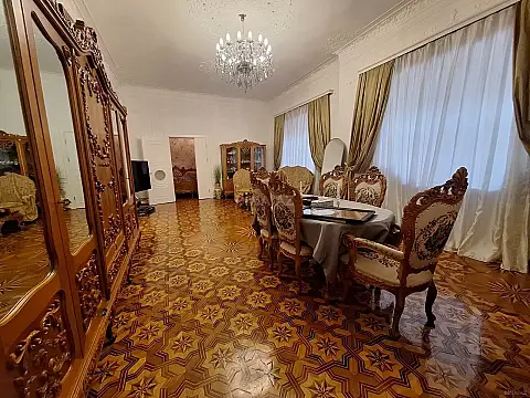 Satılır 4 otaqlı mənzil 120 m²