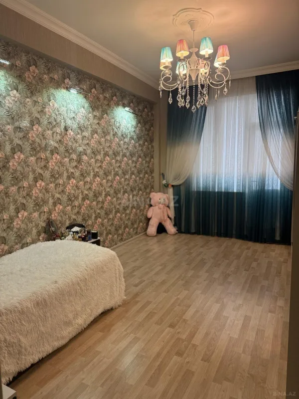 Satılır 3 otaqlı mənzil 136 m²