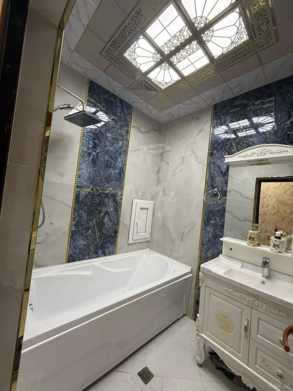 Satılır 3 otaqlı mənzil 136 m²