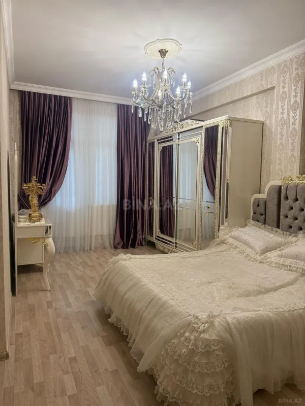 Satılır 3 otaqlı mənzil 136 m²