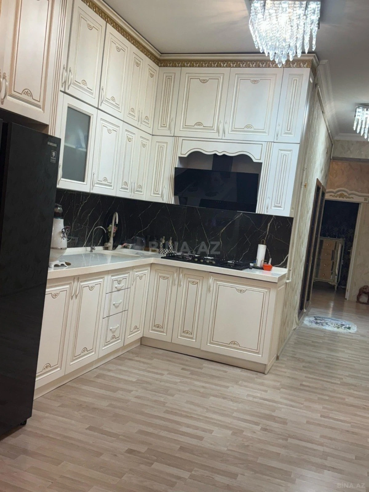 Satılır 3 otaqlı mənzil 136 m²