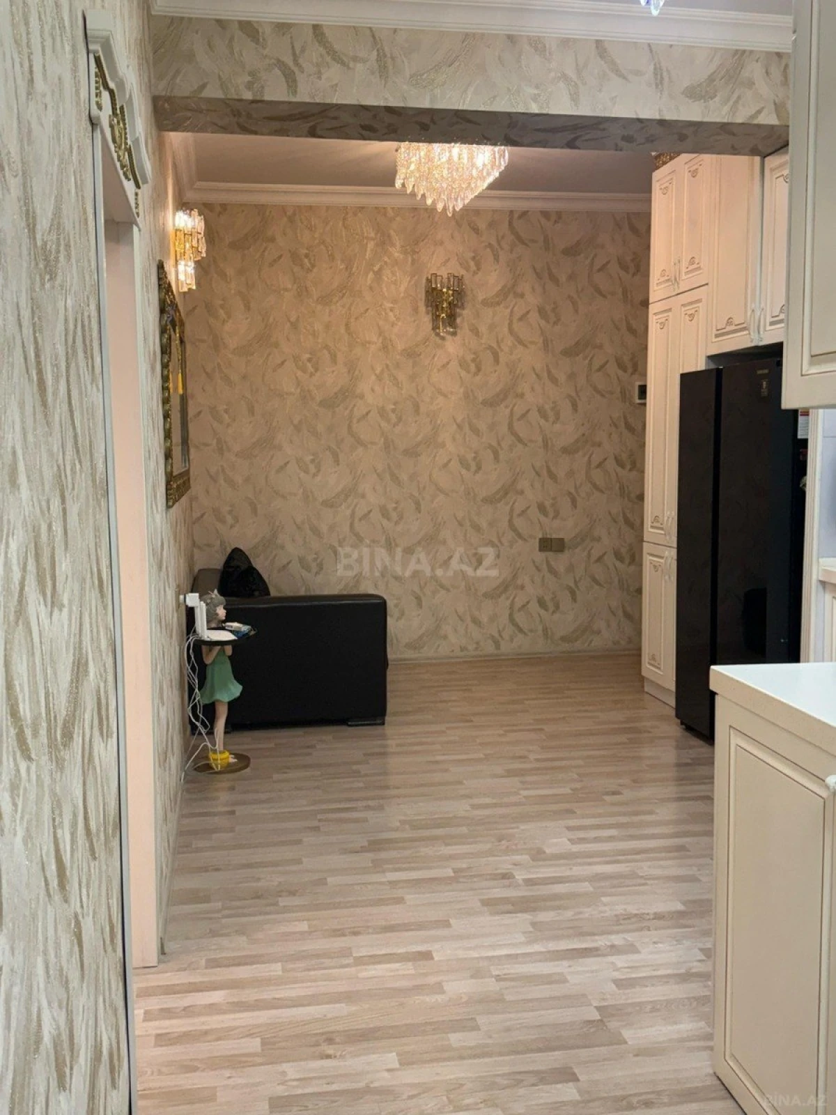Satılır 3 otaqlı mənzil 136 m²