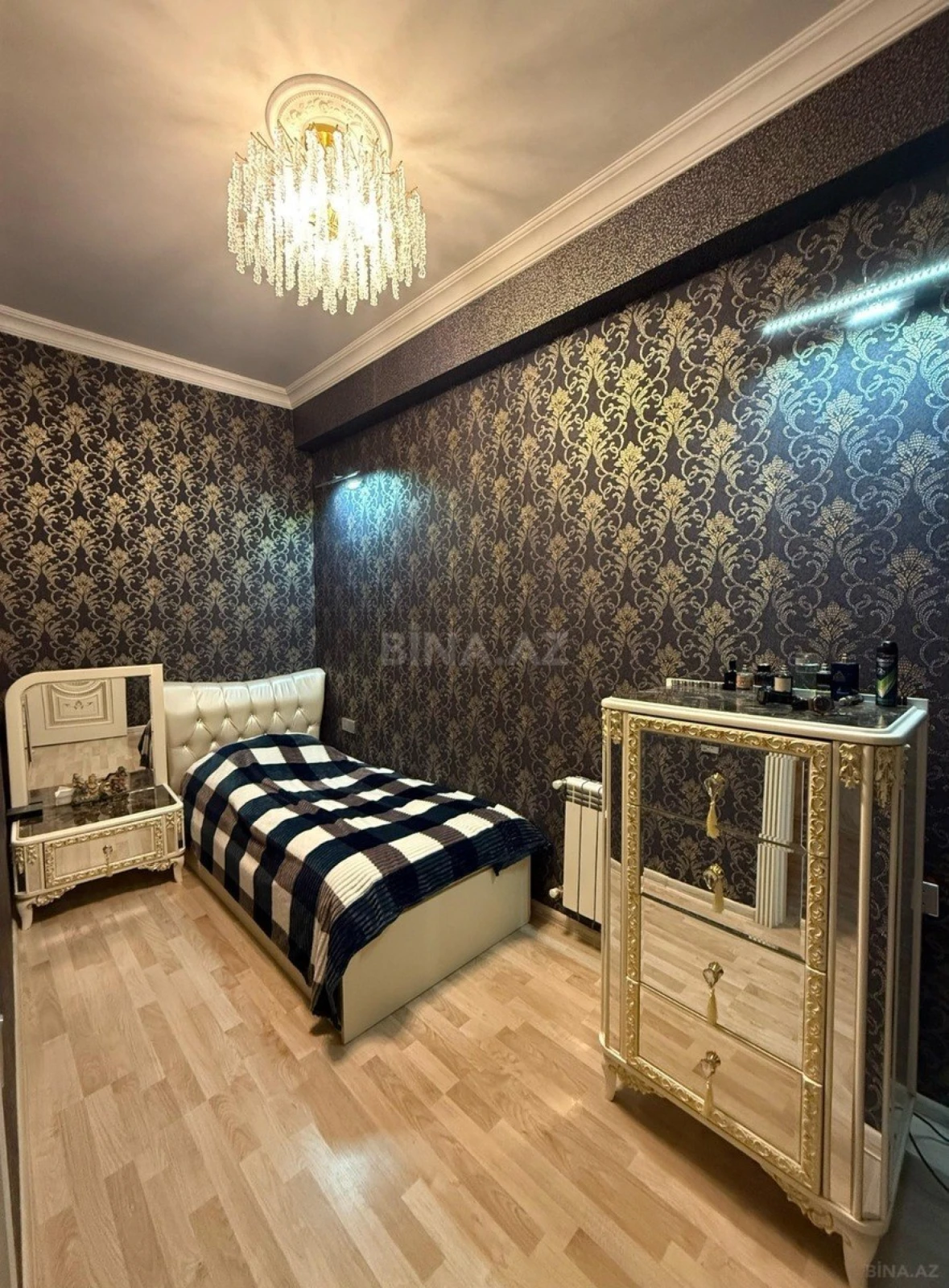 Satılır 3 otaqlı mənzil 136 m²