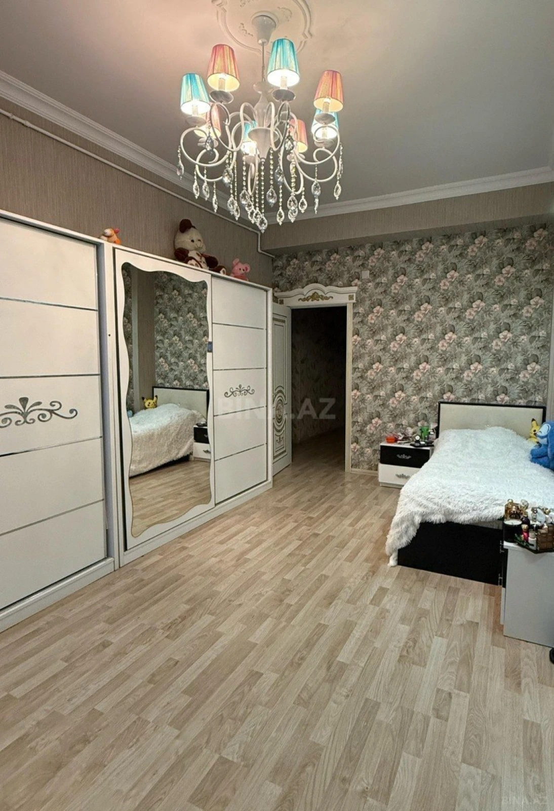 Satılır 3 otaqlı mənzil 136 m²