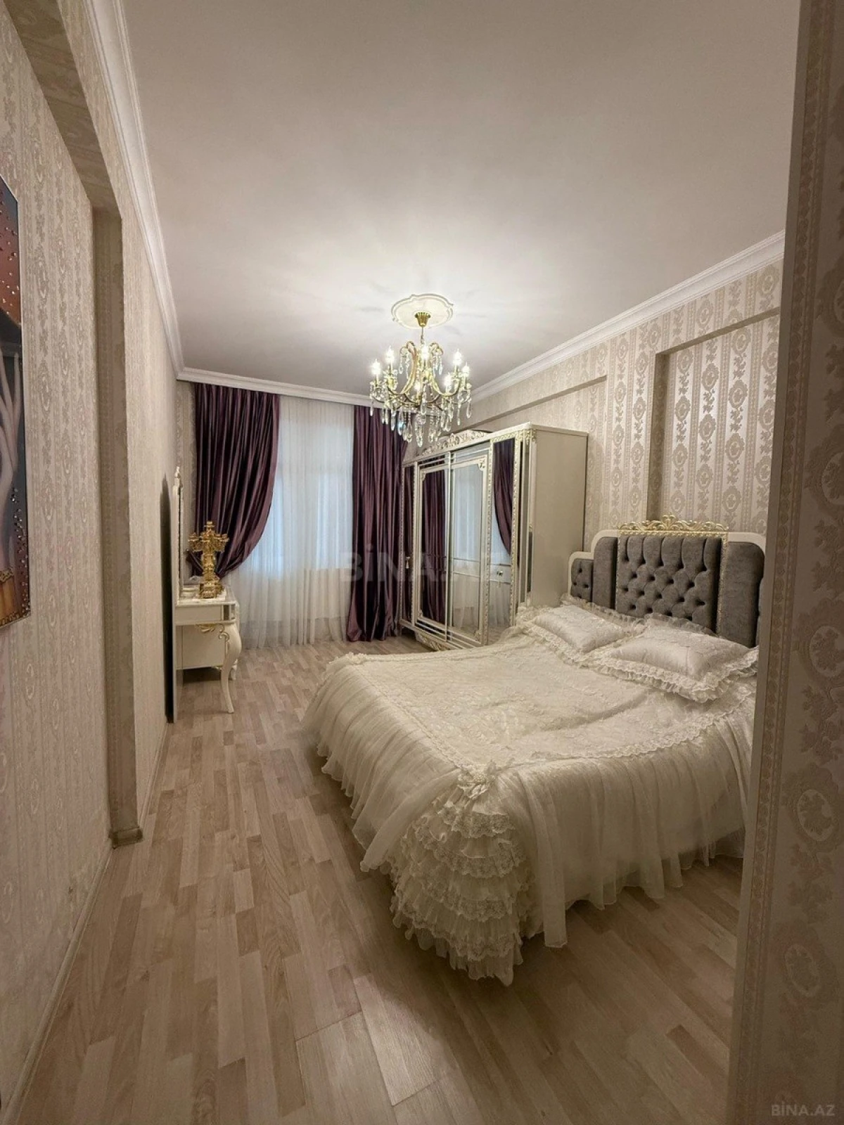 Satılır 3 otaqlı mənzil 136 m²