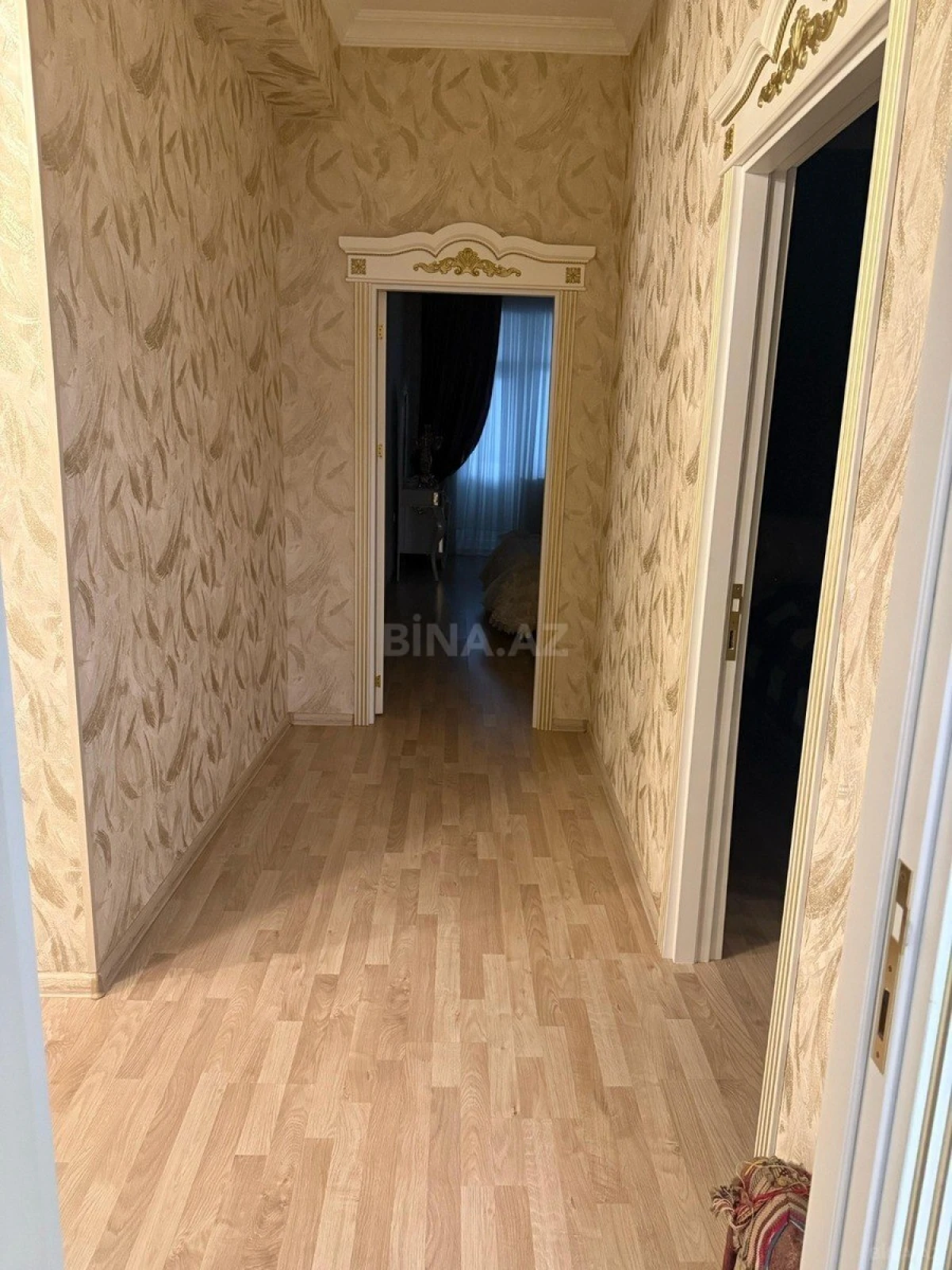 Satılır 3 otaqlı mənzil 136 m²
