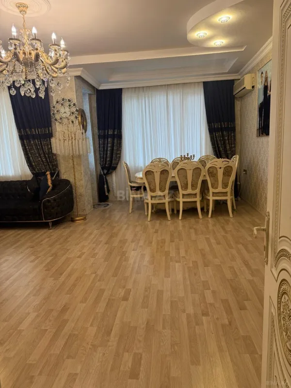 Satılır 3 otaqlı mənzil 136 m²