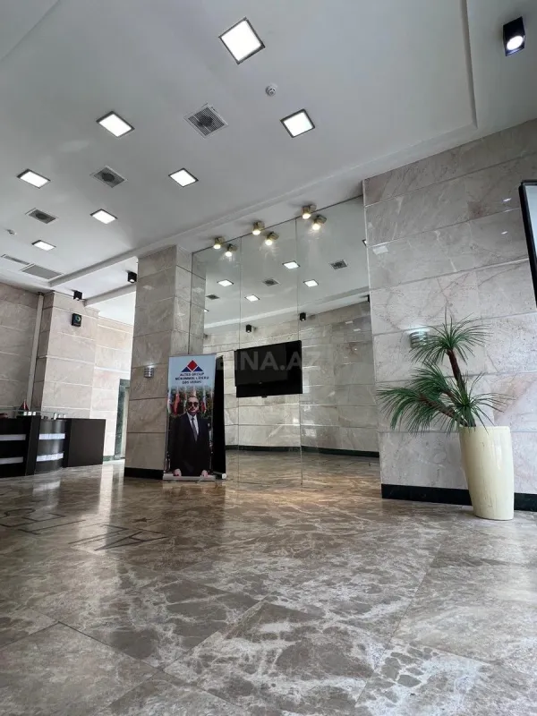 Satılır 4 otaqlı mənzil 242 m²