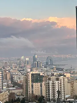 Satılır 4 otaqlı mənzil 242 m²