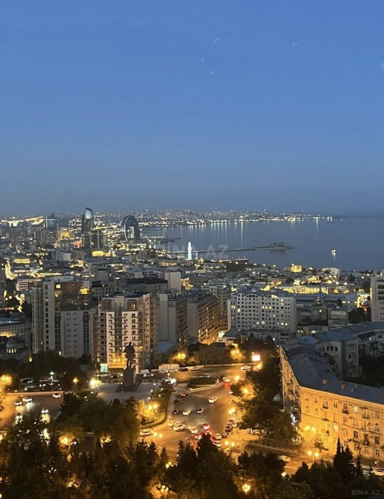 Satılır 4 otaqlı mənzil 242 m²