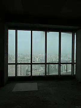 Satılır 4 otaqlı mənzil 242 m²