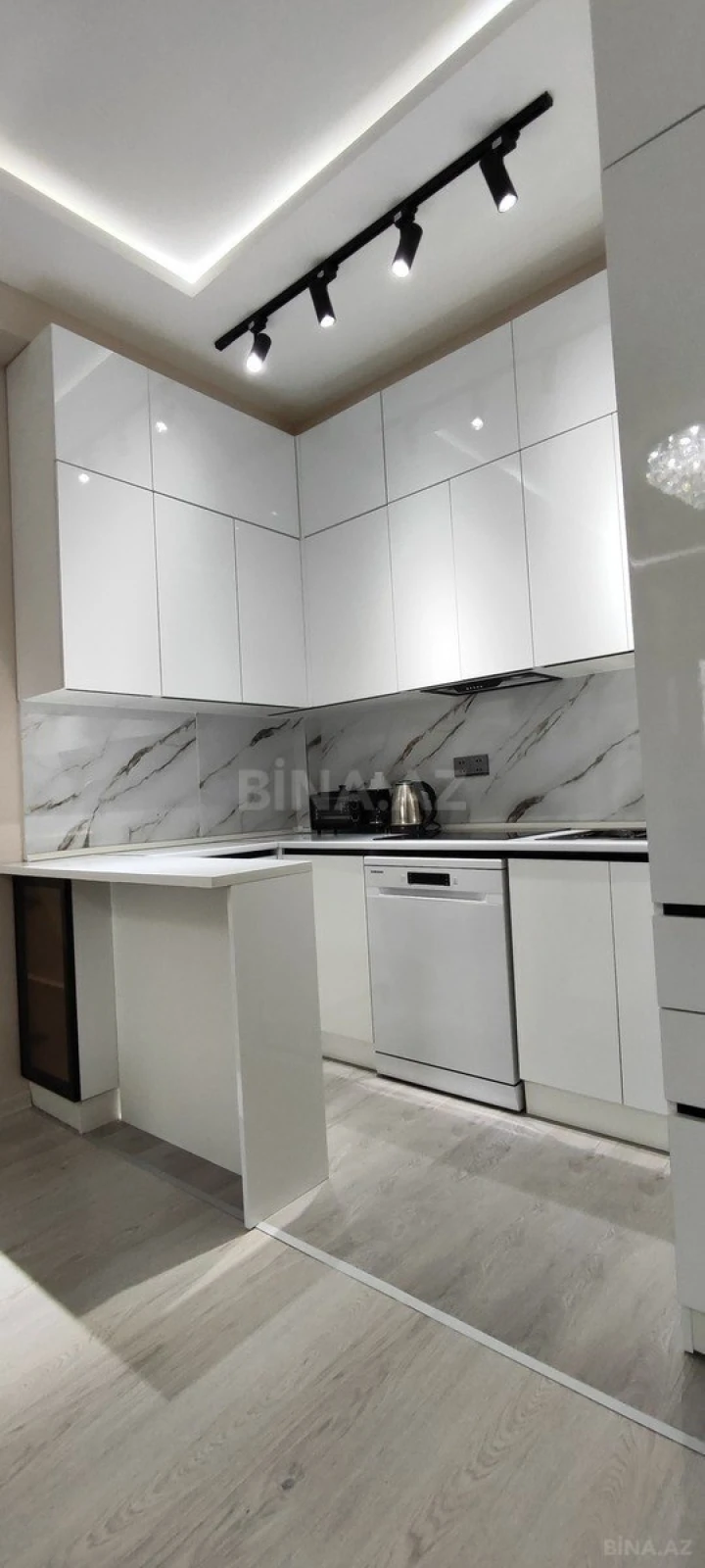 Satılır 2 otaqlı mənzil 73 m²
