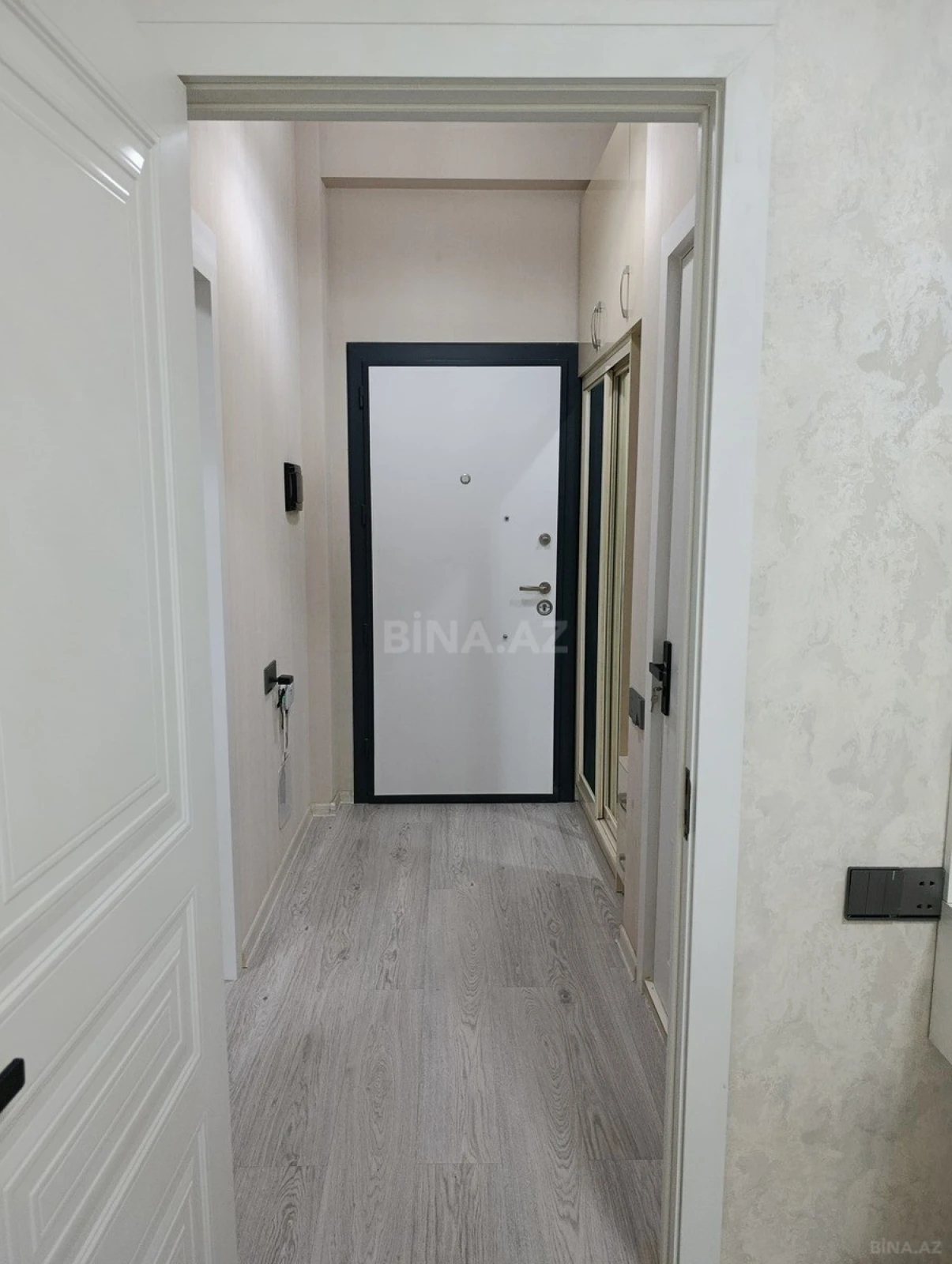 Satılır 2 otaqlı mənzil 73 m²