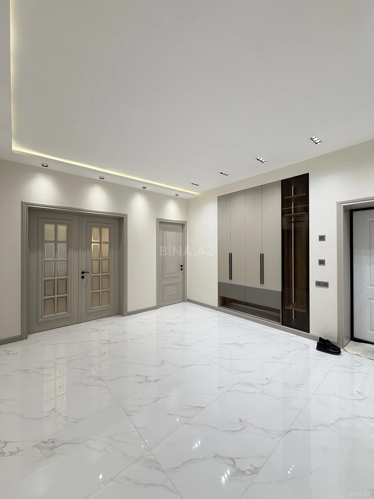 Satılır 3 otaqlı mənzil 141 m²
