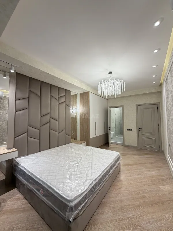 Satılır 3 otaqlı mənzil 141 m²