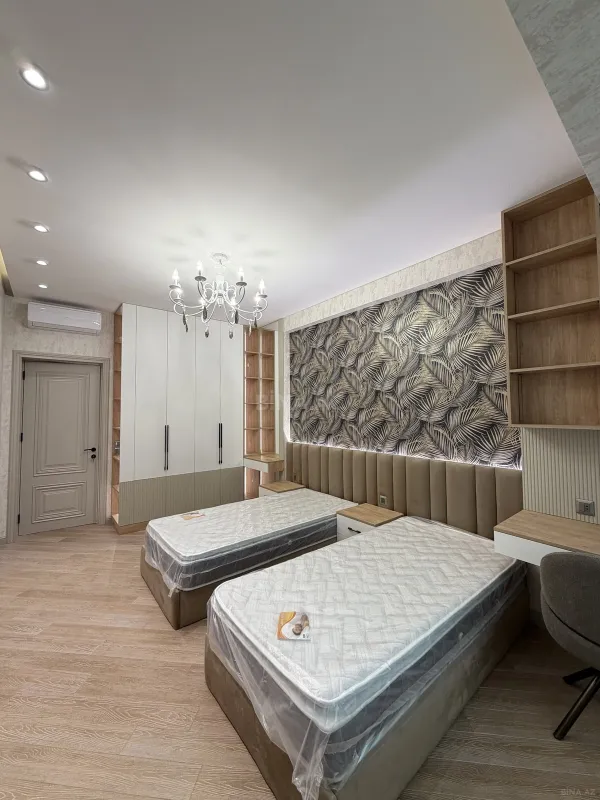 Satılır 3 otaqlı mənzil 141 m²