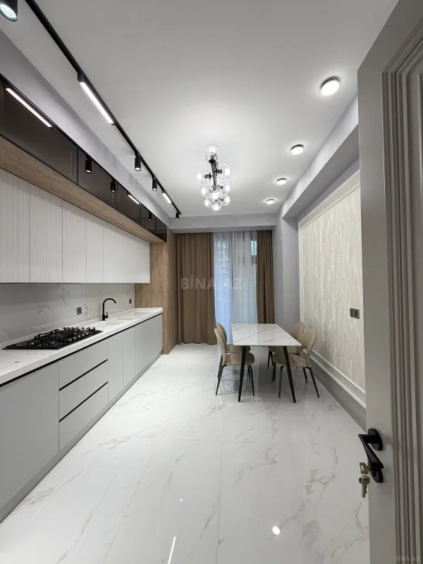 Satılır 3 otaqlı mənzil 141 m²